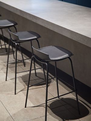 kaufen Klassischer schwarzer Barhocker Leichtgewicht und raffinierte Ledersessel online manufacture